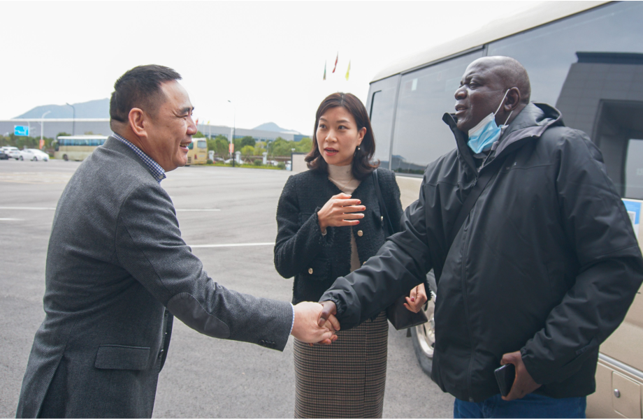戴維醫(yī)療_贊比亞國家衛(wèi)生部代表團蒞臨戴維醫(yī)療，共商合作新機遇！